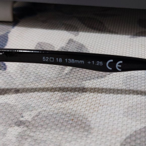 Simple Black Geek Frame Readers +1.25 Power Simple Everyday Usage Stylish Trendy - Picture 4 of 8